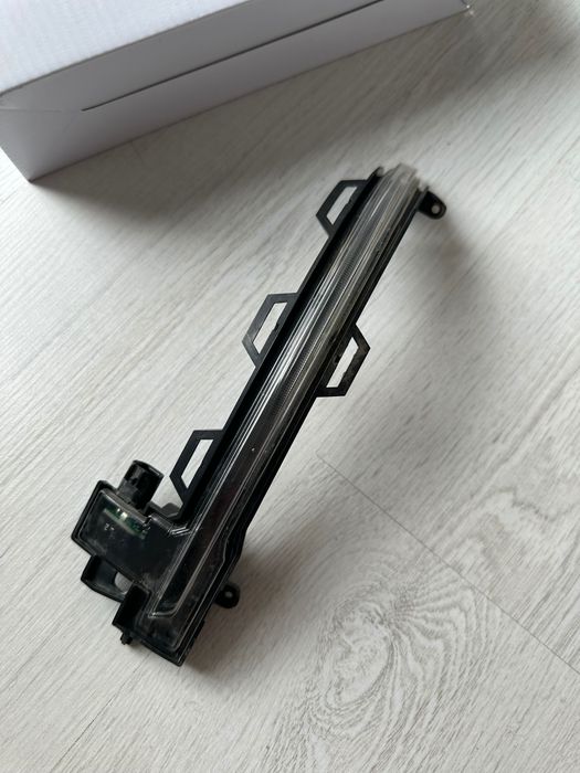 Semnalizare originala oglinda bmw f15/f16 .