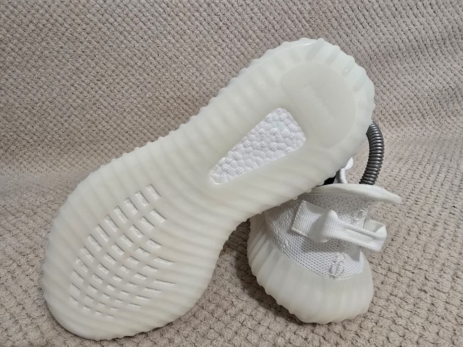 Adidas yezzy nr 43 și 44  preț 350 lei