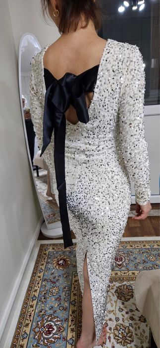 Вечернее белое платье обшитое паэтками