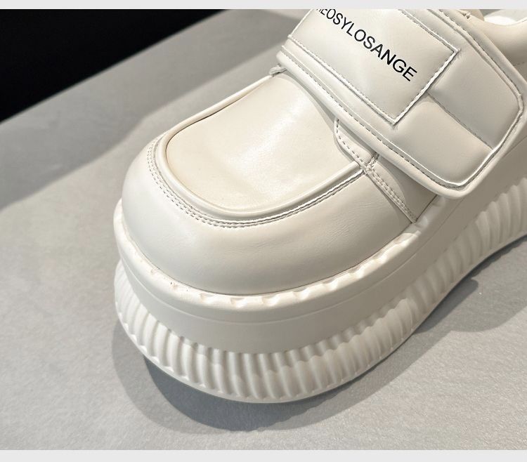 Продам кроссовки на танкетке