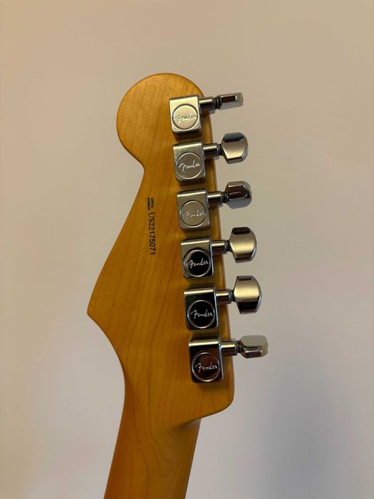 Fender AM Pro II Strat HSS MBL
