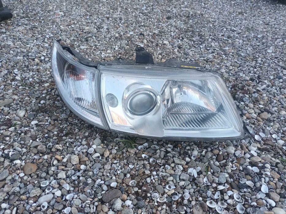 десен ксенон фар и мигач за сааб 9  - 5 SAAB 9-5