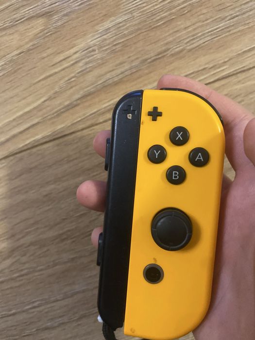 Nintendo Switch ca nou . Jocurile sunt scrise in descriere