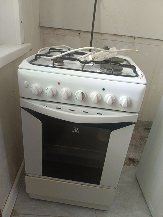 Плита INDESIT рабочи