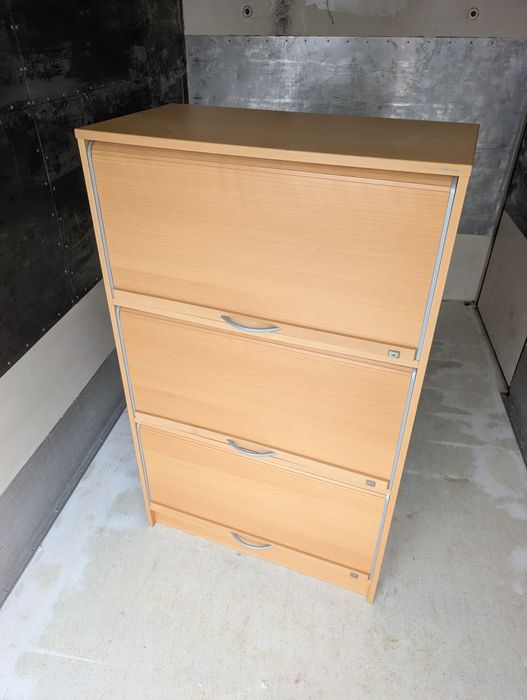 Rafturi pentru birou sau scule