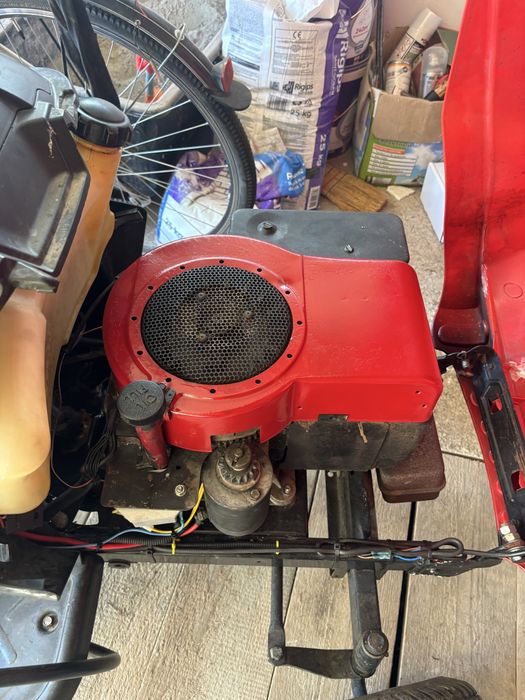 Motor briggs and stratton tractoras gazon