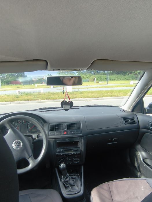 Golf IV 1.4b edițion  in stare foarte buna fara defecte cu toate actele la zii clima funcțională fiscal pe loc
