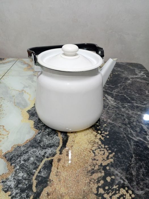 Продам  Эмалированный Чайник