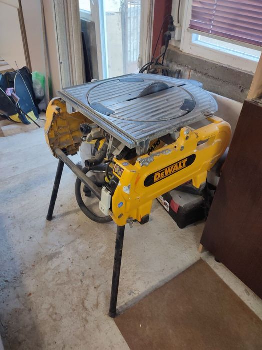 Настолен циркуляр DeWALT в комплект със стойка 2000 W, ф 305 мм, 4000 об./мин, D27107    Комбиниран циркуляр и пендула DeWalt