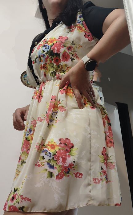 Rochie scurta,cu imprimeu floral, marimea S-M (uk 8/es 36)