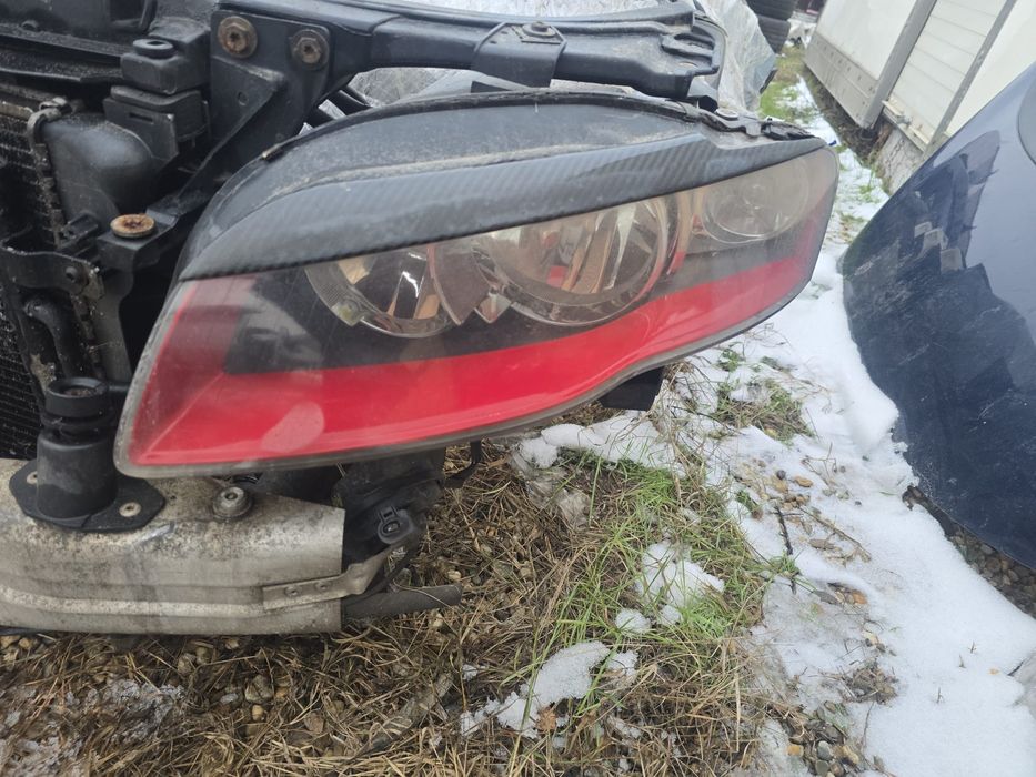 Faruri Audi A4 b7 cu ploape si interior rosu.