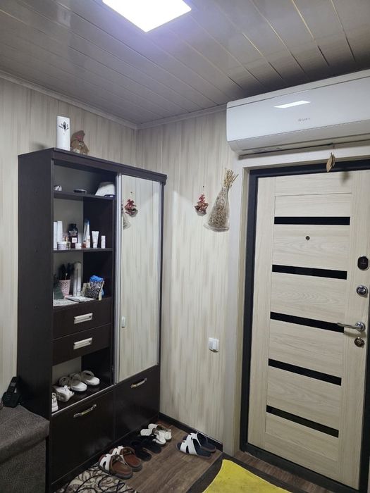 Продаётся 3 х комнатнная квартира в  3м  микрарайоне на первом этаже.