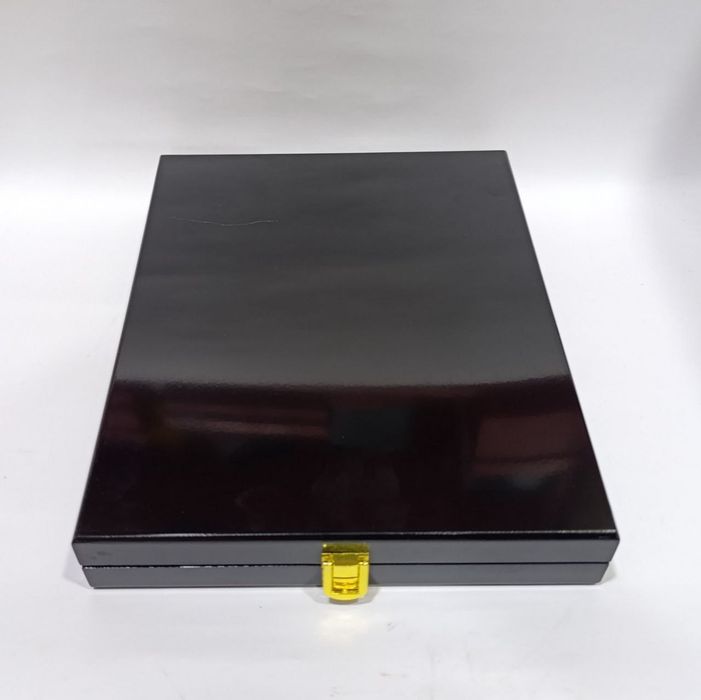 Подарочная плакетка с металлической табличкой