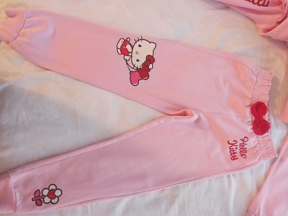 Екипи за момиче 7-8 г., 128 см. -5 евро.