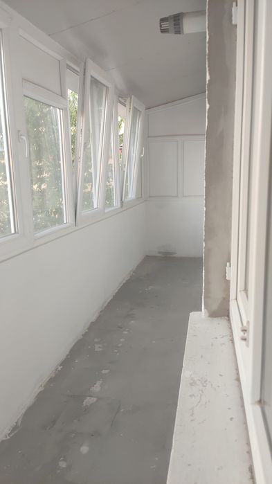 Vând apartament cu două camere confort 1 etaj 4 din 4  68 metri pătrați.
