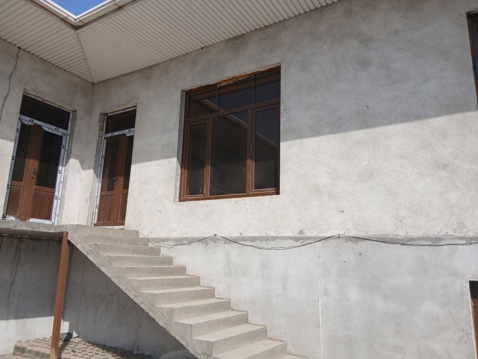 Qo'qon, Aeroport yo'lida, 6 sotixli xovli, yo'lni bo'yida