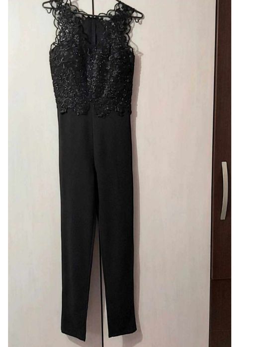 Черен гащеризон с дантела