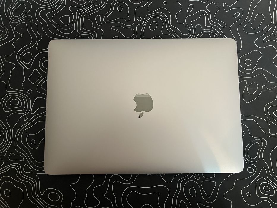 Продам Macbook pro 2018