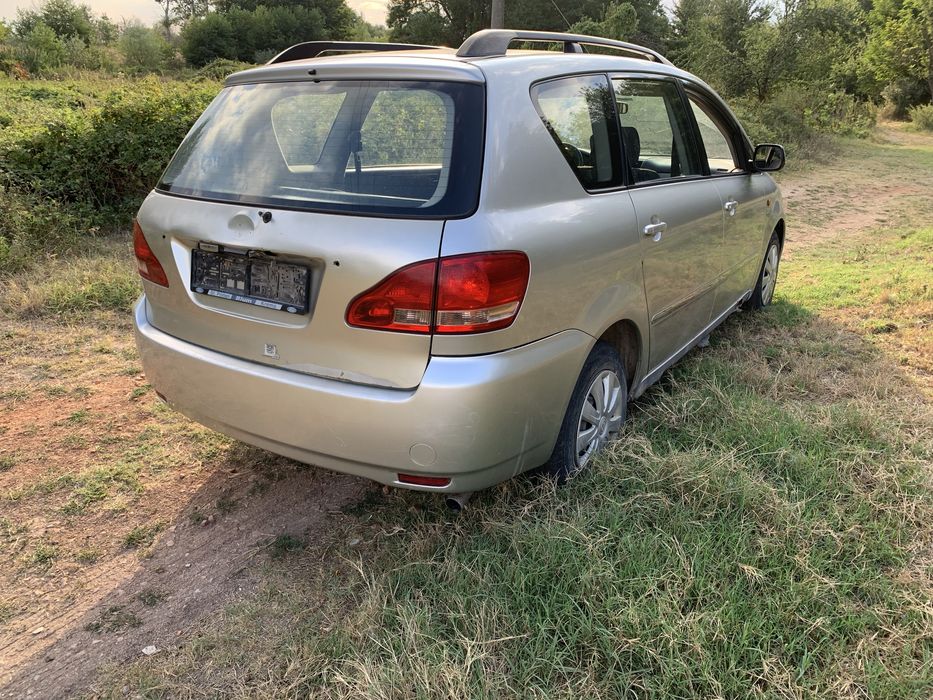 На части. Тойота Авенсис Версо, 2002 г., дизел, 2000 куб., 116 к.с