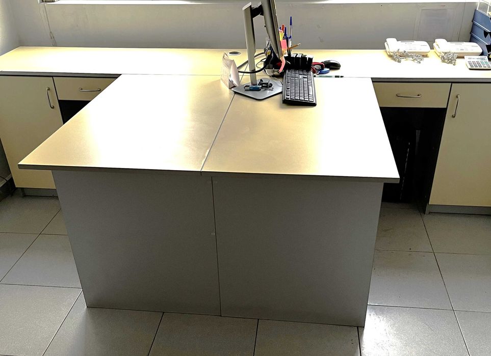 Две офис бюра ъглови, комплект + подарък