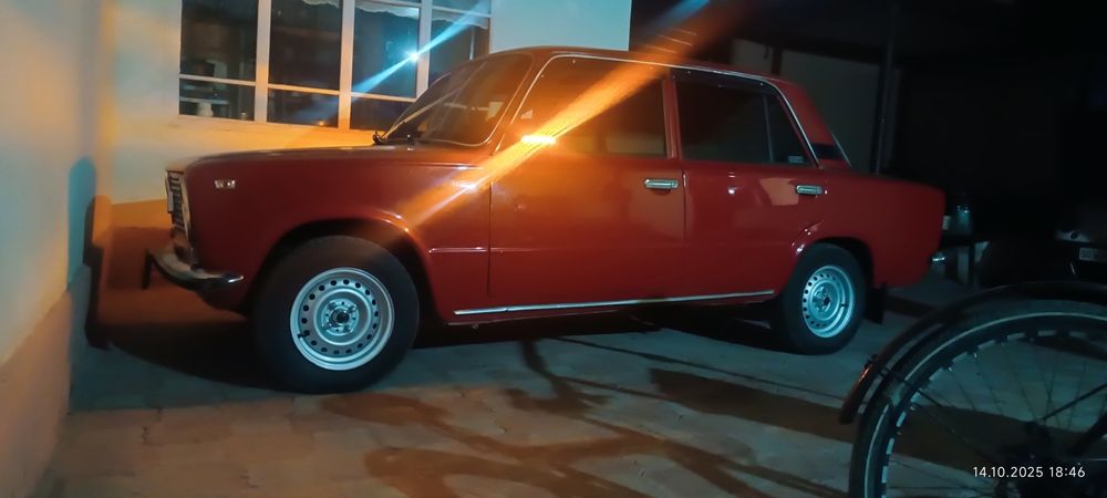 Vaz 21011 sotiladi