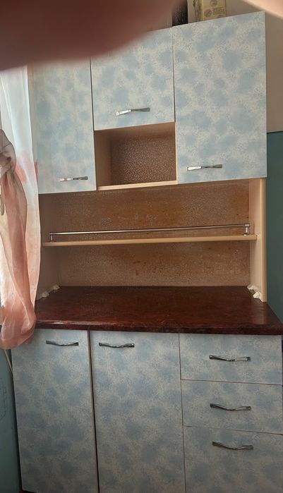 Кухонный вместительный шкаф
