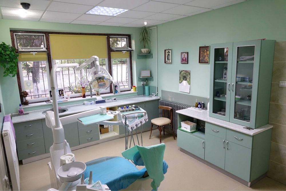 Vand/inchiriez spatiu stradal central amenajat cabinet stomatologic