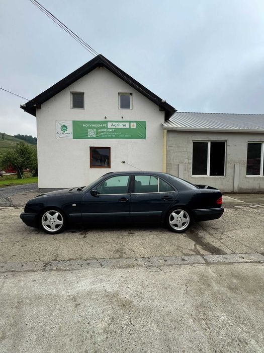 Mercedes-Benz E-Class (W210)