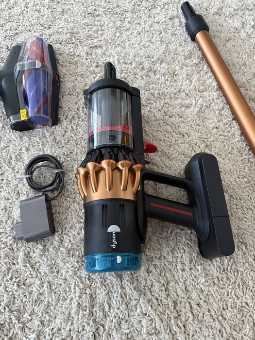 Aspirator vertical fara fir Dyson v16 Piston animal nou ,nefolosit