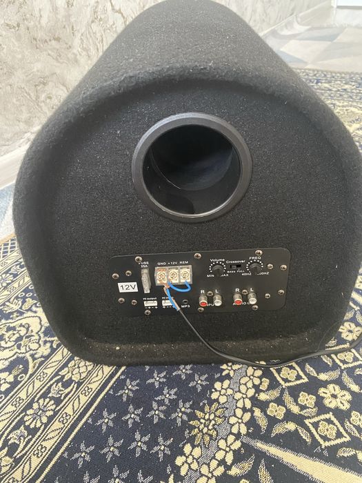 Сабвуфер продам срочно