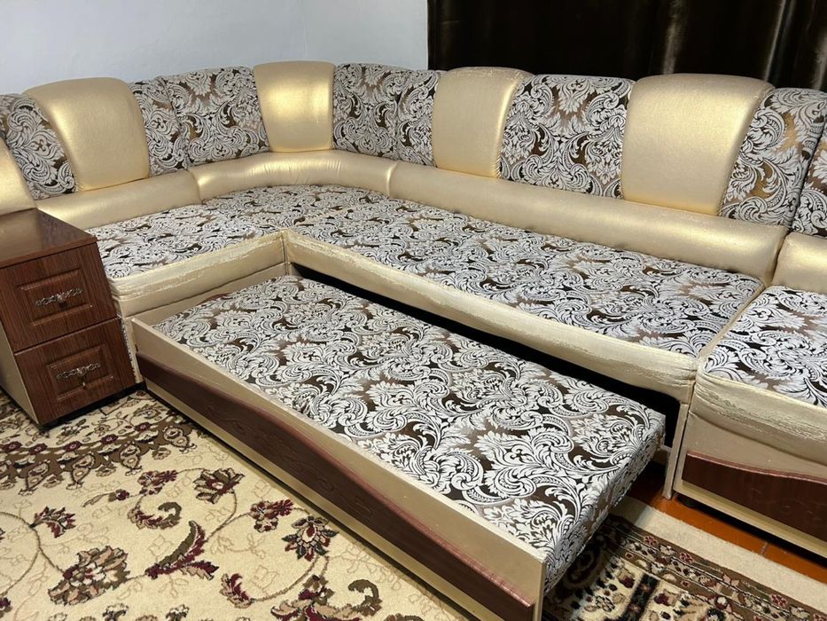 Диван-уголок.