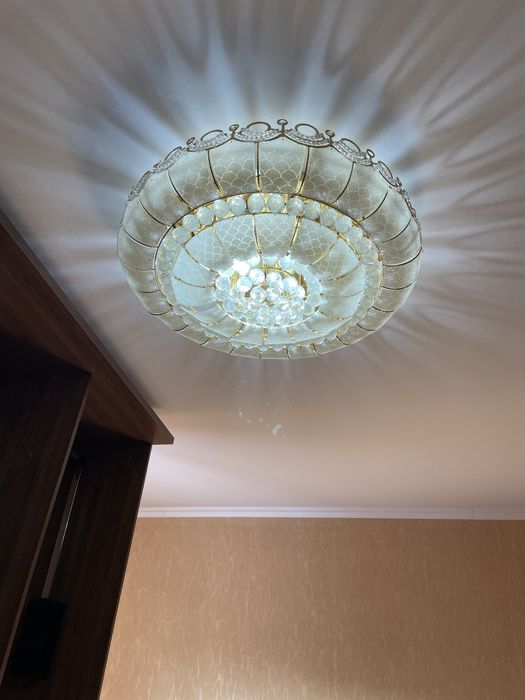 Продам люстру и два бра