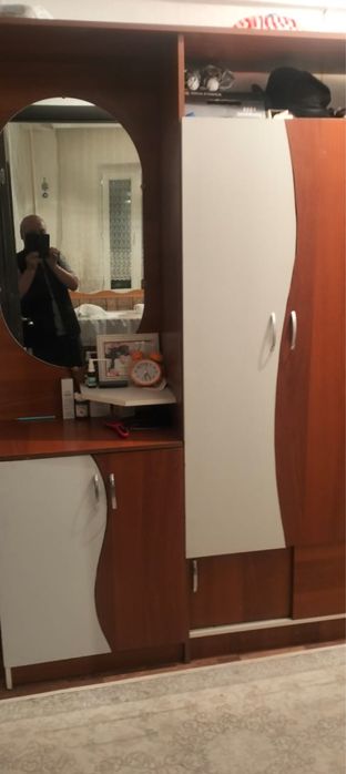 Прихожая 5 стулев и межкомнатные двери