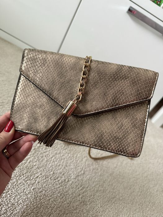 Poșetă aurie elegantă