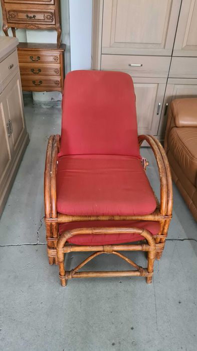 ратанов шезлонг стол с табуретка за крака