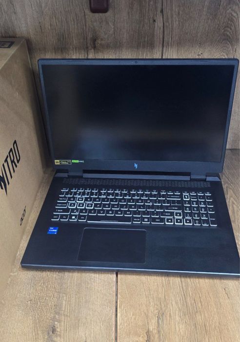 Acer Nitro 17 i7-13700H