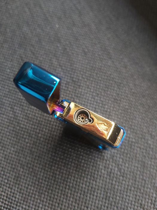 Луксозна газова запалка POLION в подаръчна кутия,три цвята