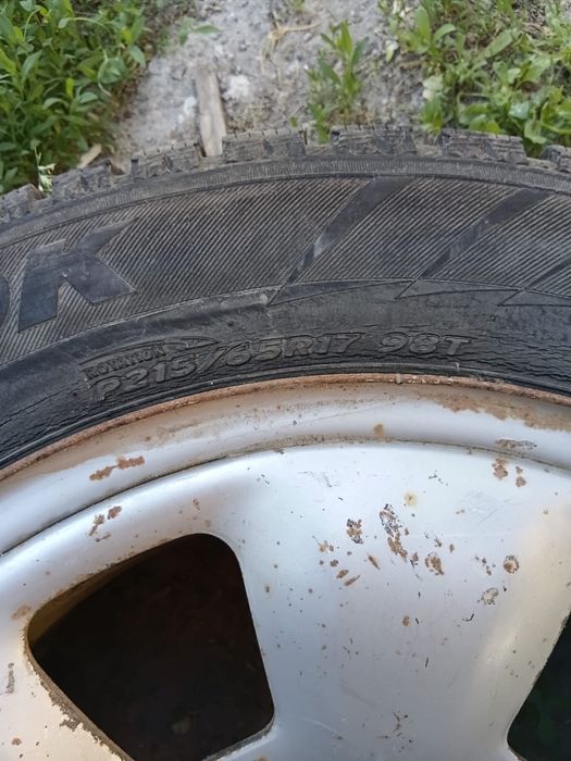 Зимние шины с дисками 215/65 R17