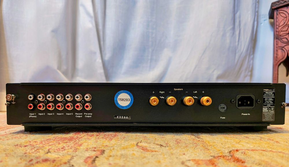 Продавам Hi-Fi усилвател REGA Elex R