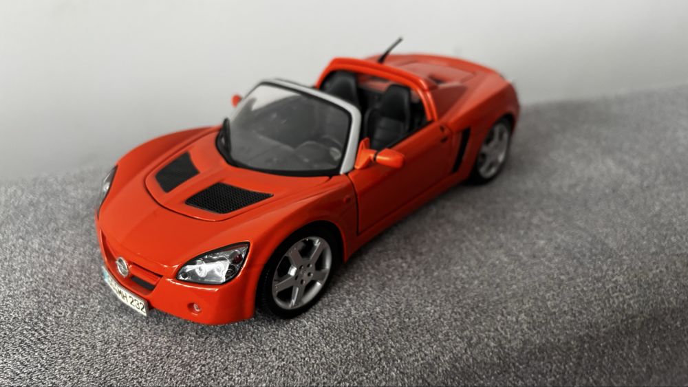 Macheta opel speedster Maisto 1/18