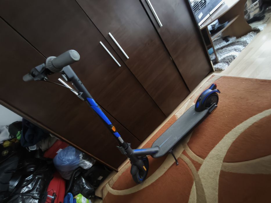 Vând trotinetă electrica Ninebot g30d 2