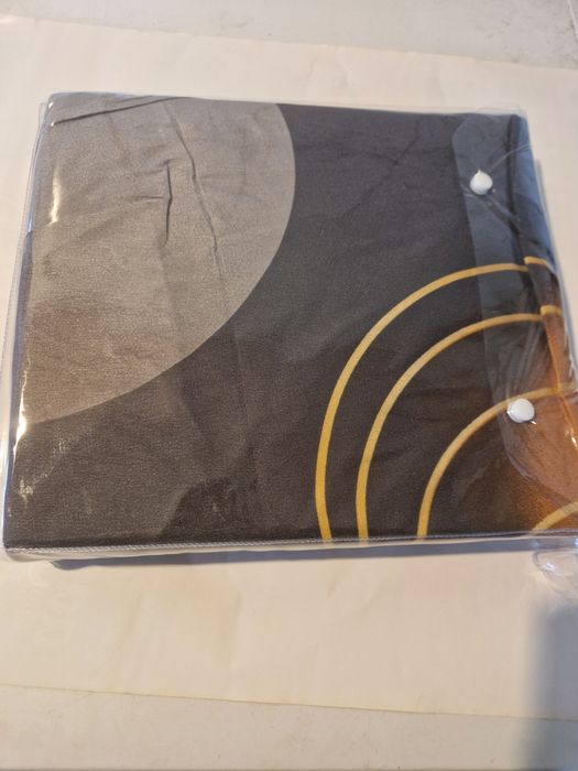 Husa de pat cu elastic  si 2 fete de perna  160 pe 200