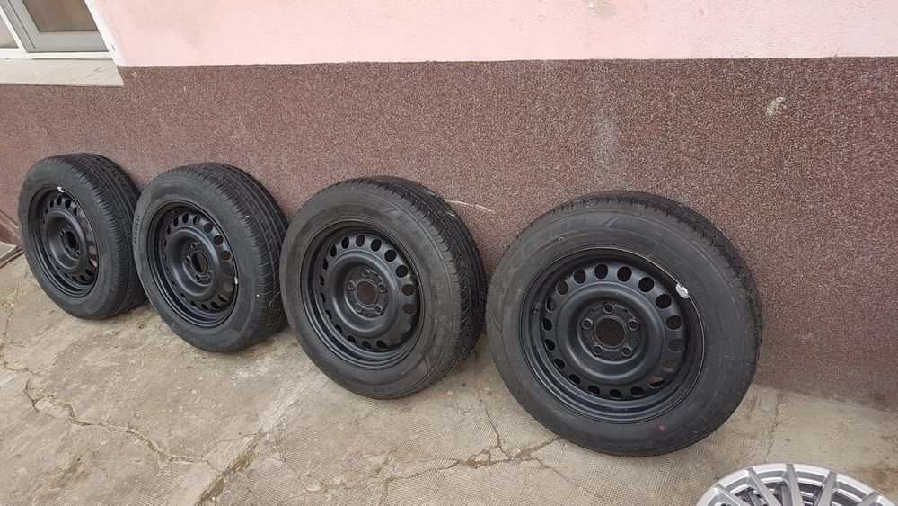Set de 4 cauciucuri cu jenți oțel Mercedes