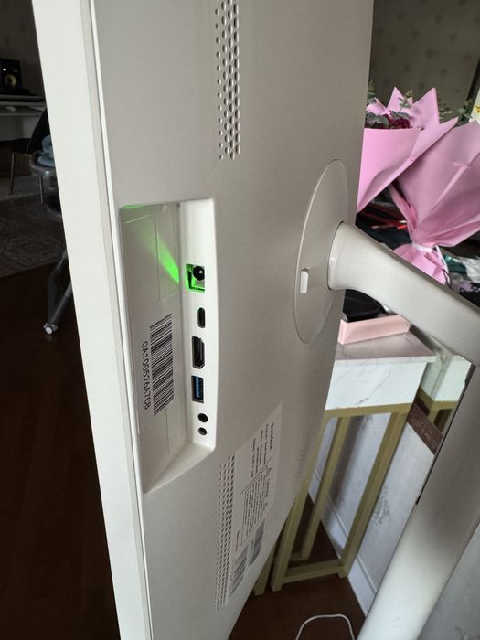 Планшет на стойке. 24 диагональ.