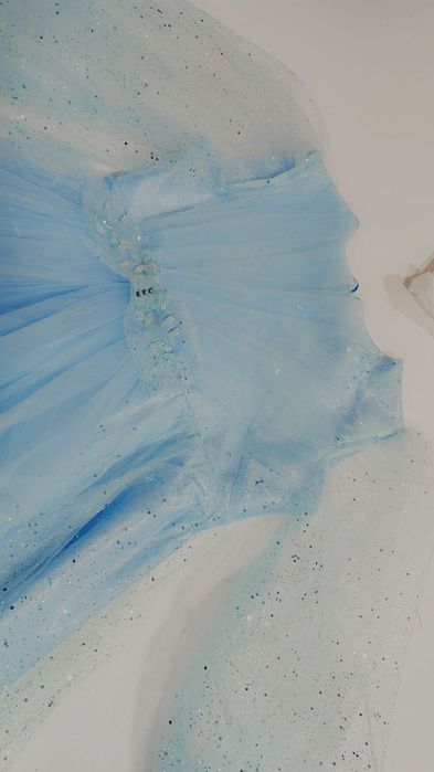 Oqshom libosi sotiladi