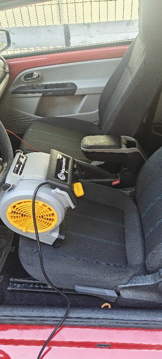 Inchiriez Aspirator Injectie/ Extractie Karcher Puzzi 10/1