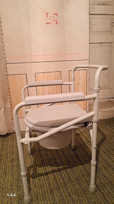 Санитарный стул .