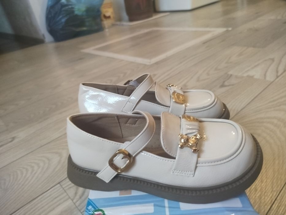 Продам детские туфельки