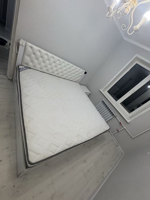 Продаю Кровать с матрасом 220х220