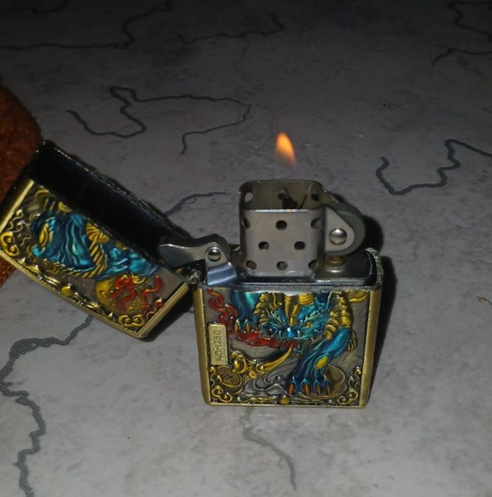 Зажигалка зиппа продаем